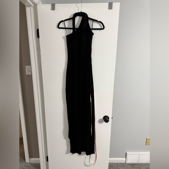 Lulu's Black Velvet One-Shoulder Dress - Picture 5 of 7